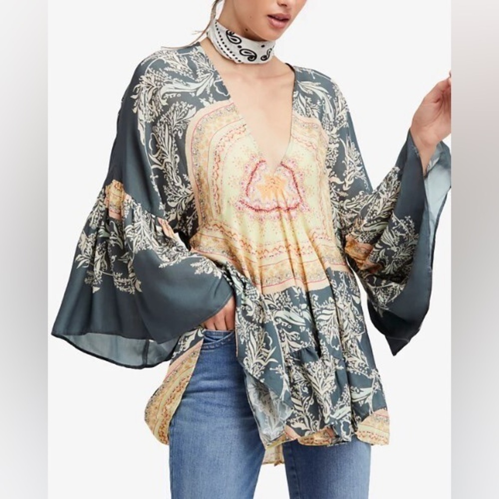 Free People Sunset Dreams Printed Bell-Sleeve Tunic extra Small Black Gray Combo